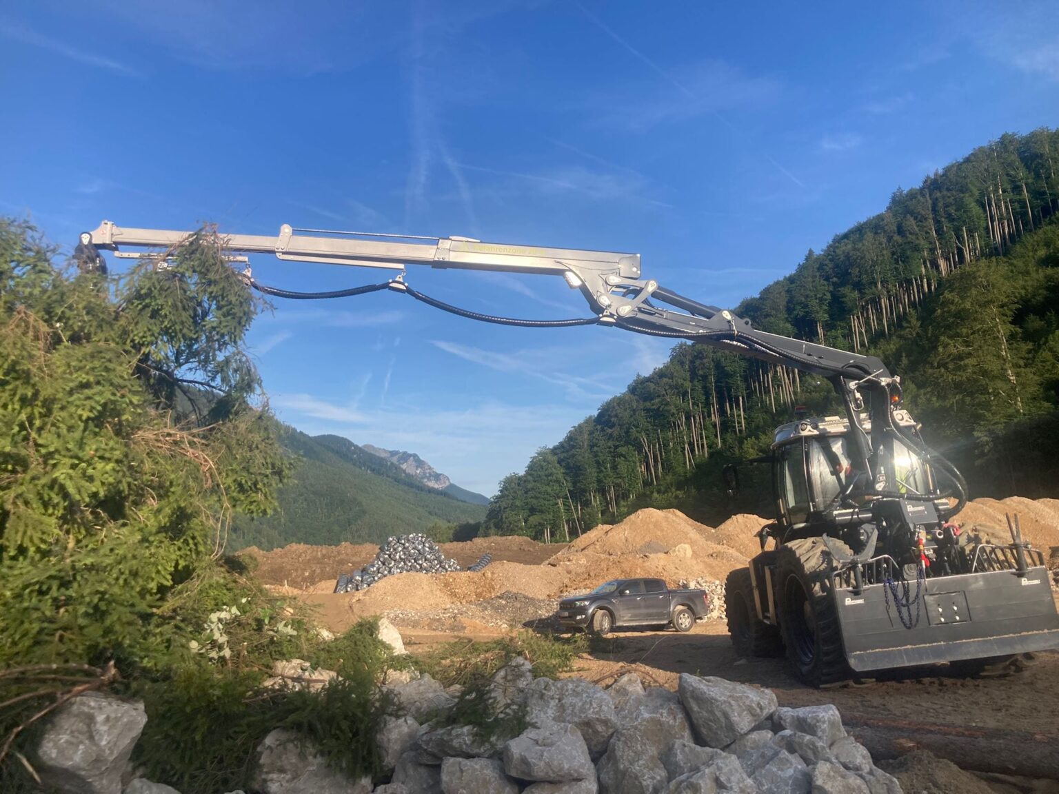 PM Trac bei der Baumpflege im Einsatz